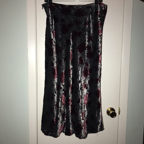 Mevisto Velvet Floral Flowy Skirt - Picture 4 of 8